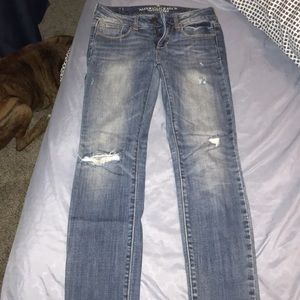 AM Eagle Skinny Stretch: lightly distressed